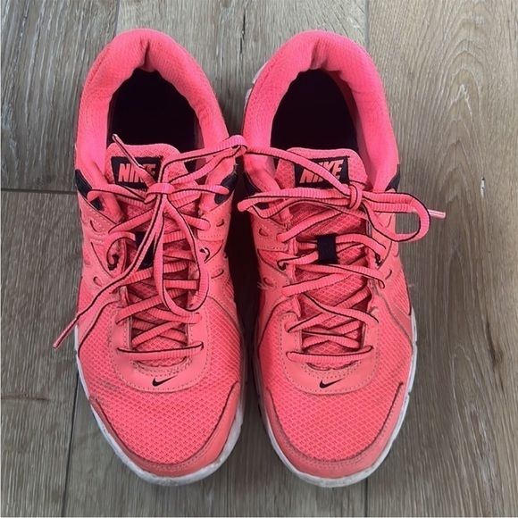 Nike Revolution 2 Pink Running Shoes - Picture 3 of 9